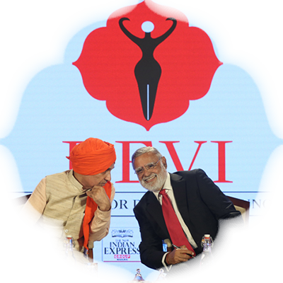 Dr Singh and Prabhu Chawla share a laugh